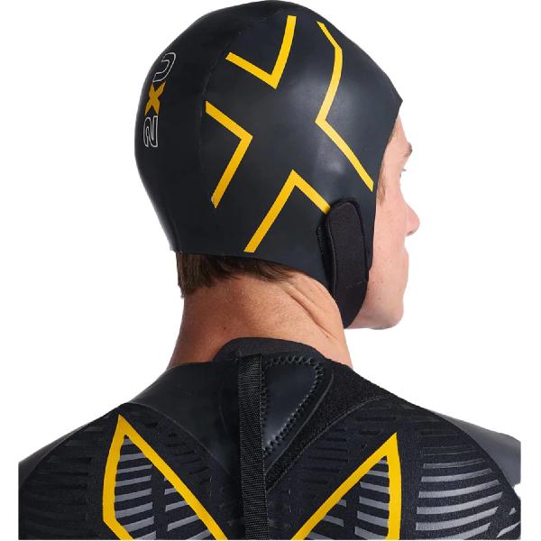 Foto van 2XU Propel Neoprene Swim Cap Black/Ambition unisex L