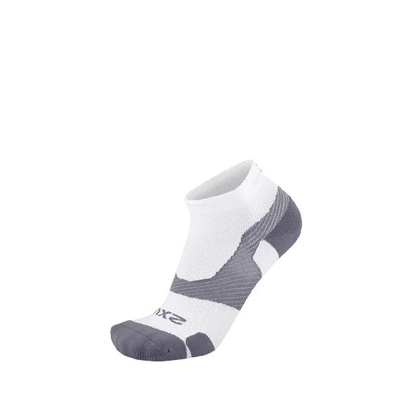 Foto van 2XU Vectr Light Cushion 1/4 Crew hardloopsokken White/Grey unisex