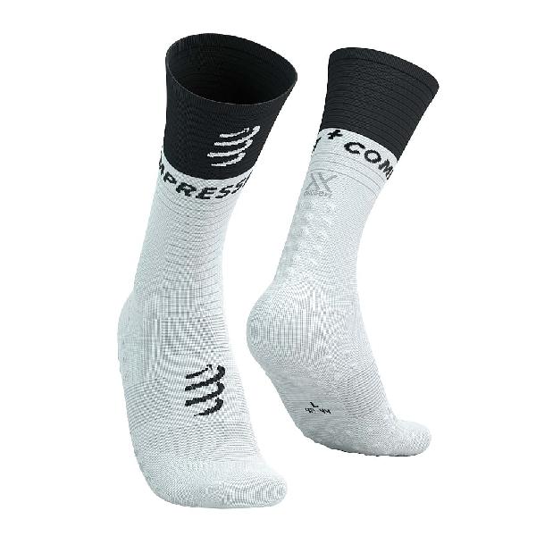 Foto van Compressport Mid compression socks v2.0 wit/zwart
