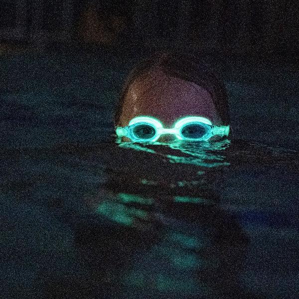 Foto van Finis flowglow zwembril - groen - voor kinderen - glow in the dark